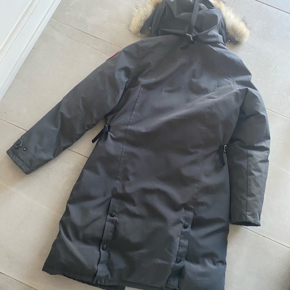 It’s Canada goose coat. It’s in a very good condition. Like new. - Picture 3 of 6